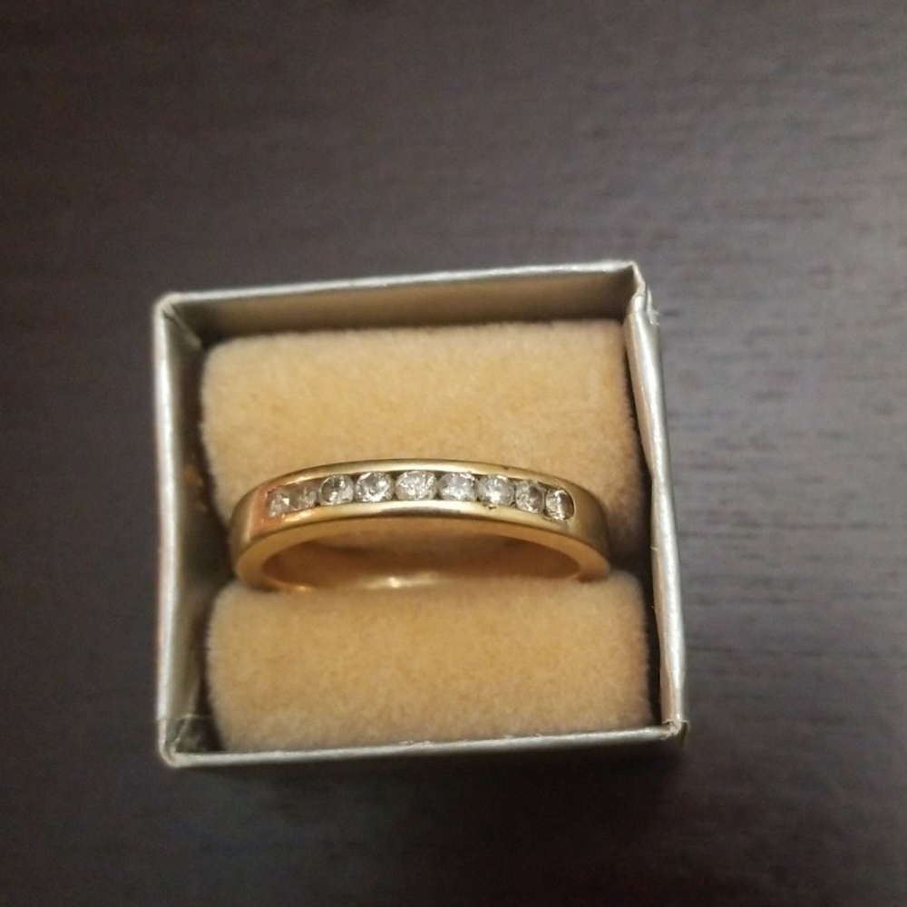 14K gold and diamond ring